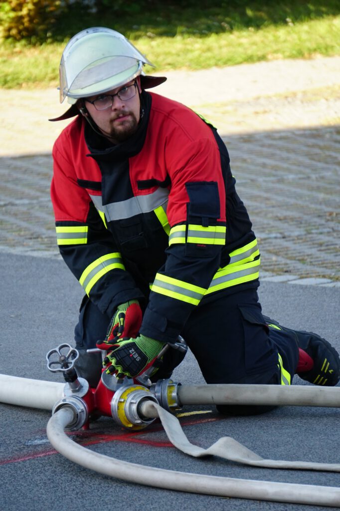 Jan bei der freiwilligen Feuerwehr